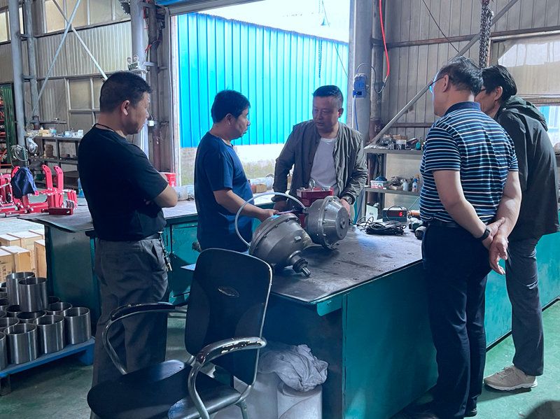 合作伙伴的主要負(fù)責(zé)人來我廠參觀、調(diào)研